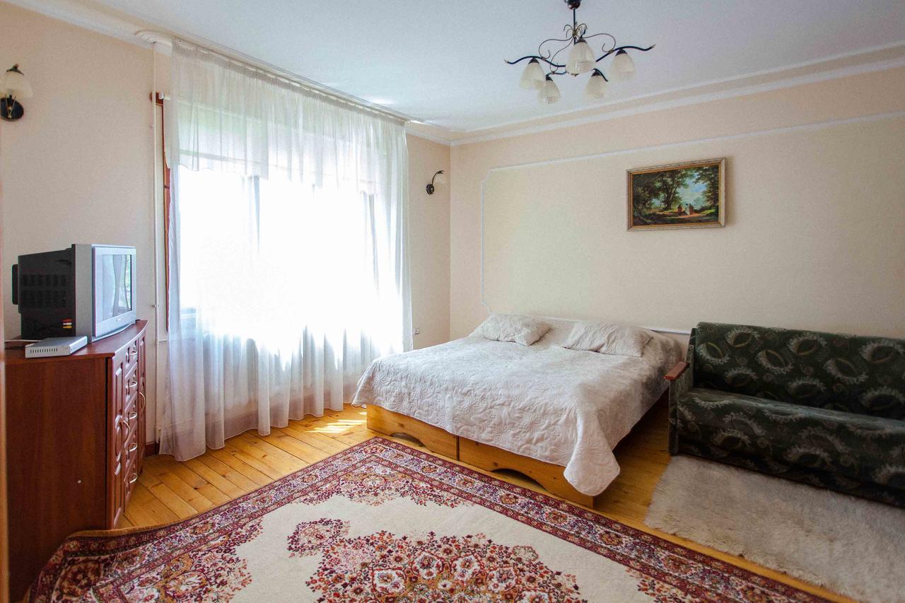 Lisoviy Zatyshok, Z Vidkrutum Litnim Baseynom Hotel Slavske Ngoại thất bức ảnh