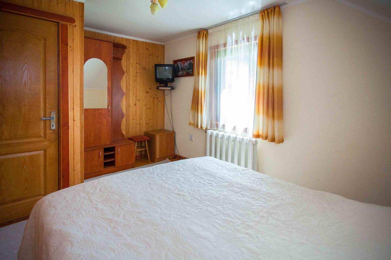 Lisoviy Zatyshok, Z Vidkrutum Litnim Baseynom Hotel Slavske Ngoại thất bức ảnh