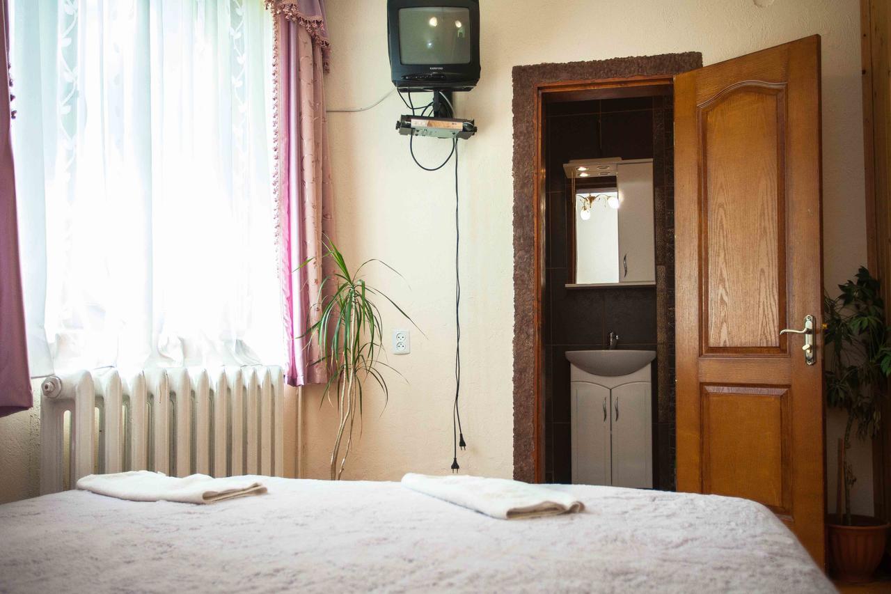 Lisoviy Zatyshok, Z Vidkrutum Litnim Baseynom Hotel Slavske Ngoại thất bức ảnh